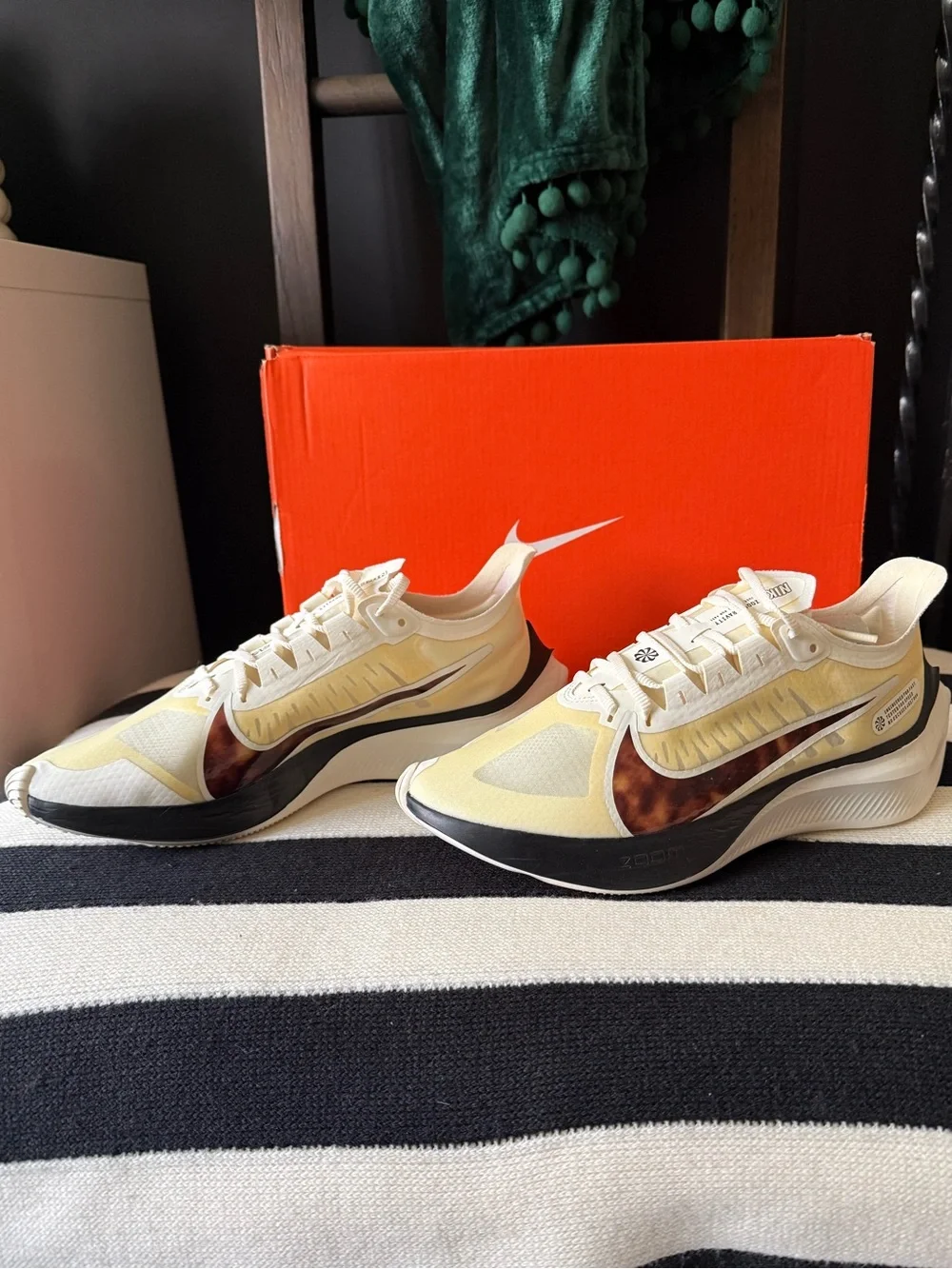 Women’s Nike Zoom Gravity Sail Tortoise Running Shoes